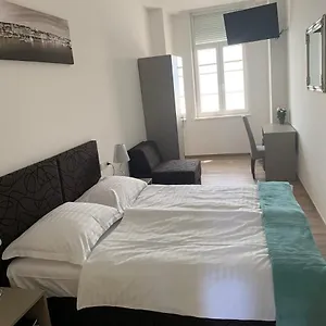 Kapselhotel Rirooms 